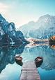Boten op Braies meer in de Dolomieten, Italië