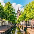 Gracht met scheve kerktoren, Oude Kerk, Delft