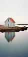 Weerspiegeling huis in meer