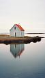 Weerspiegeling huis in meer