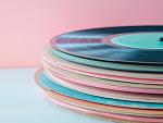 Pastelkleurige verzameling vinylplaten