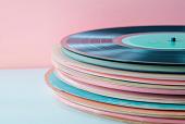 Pastelkleurige verzameling vinylplaten