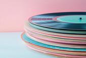 Pastelkleurige verzameling vinylplaten