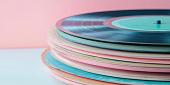 Pastelkleurige verzameling vinylplaten