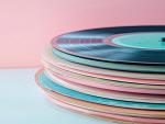 Pastelkleurige verzameling vinylplaten