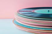 Pastelkleurige verzameling vinylplaten