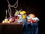 Stilleven tafel met wijn en eten