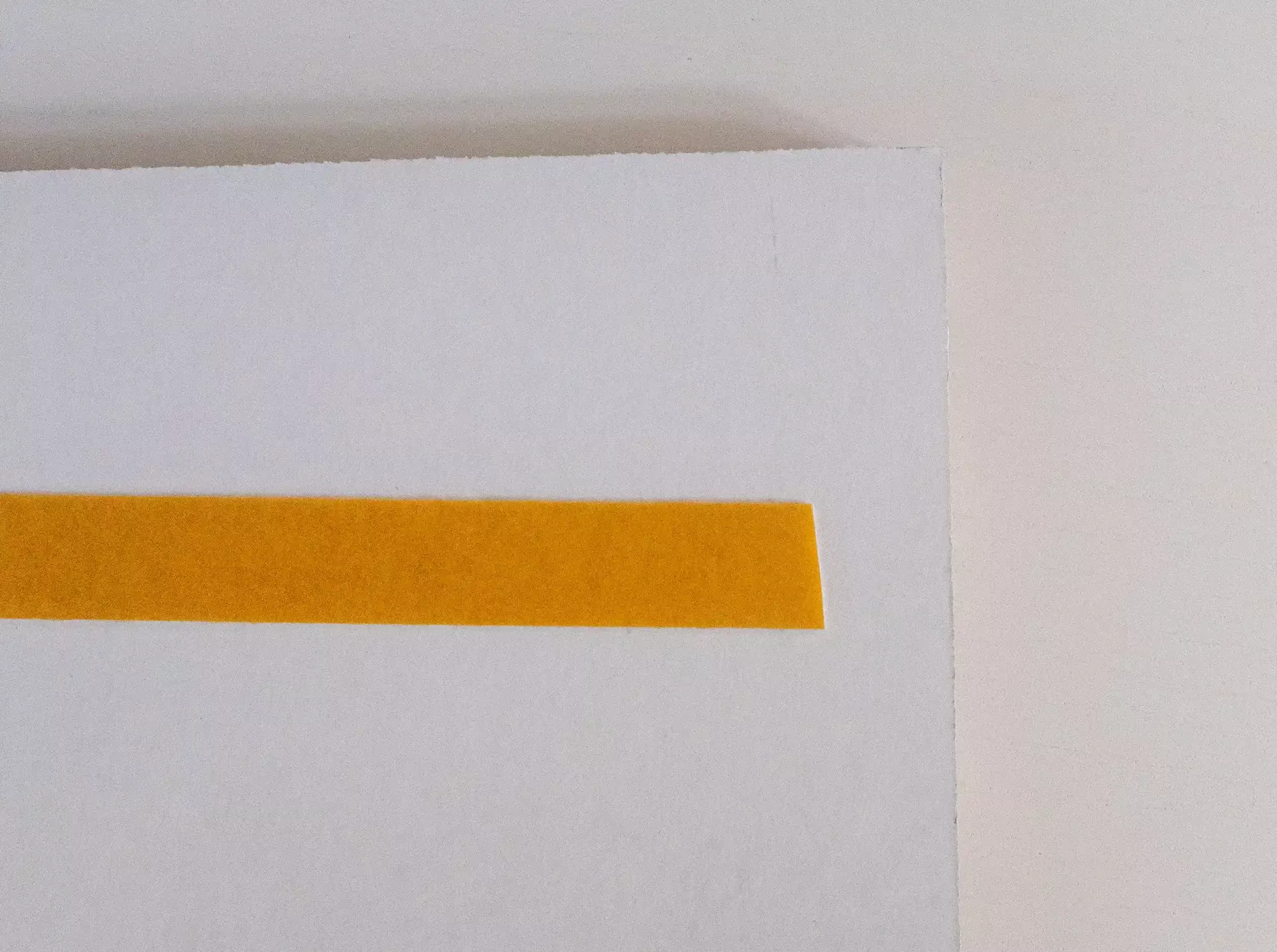 Schilderij met plakstrip. Zonder boren