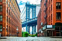 Manhattan bridge tussen 2 gebouwen