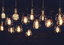 Vintage lampen met donkere achtergrond