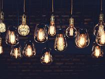 Vintage lampen met donkere achtergrond
