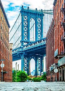 Manhattan bridge tussen 2 gebouwen
