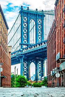 Manhattan bridge tussen 2 gebouwen