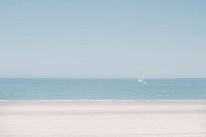 Zeilboot op zee
