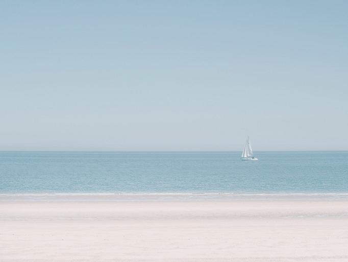 Zeilboot op zee