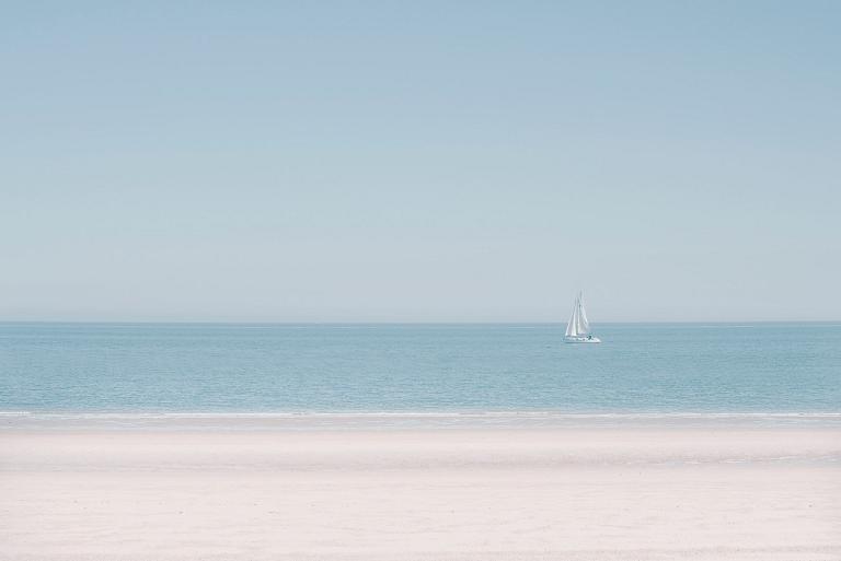 Zeilboot op zee