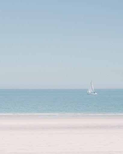 Zeilboot op zee