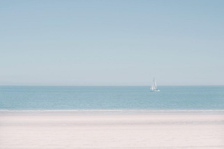 Zeilboot op zee