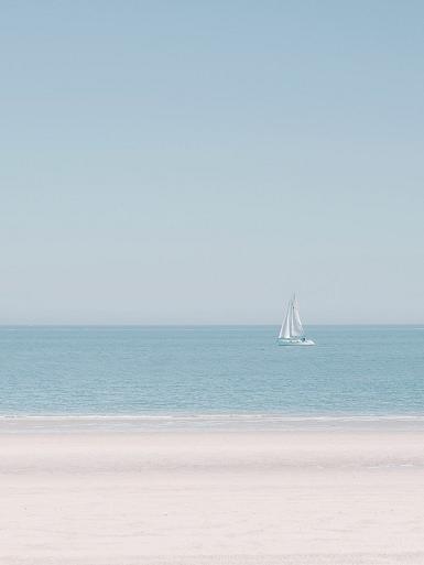 Zeilboot op zee