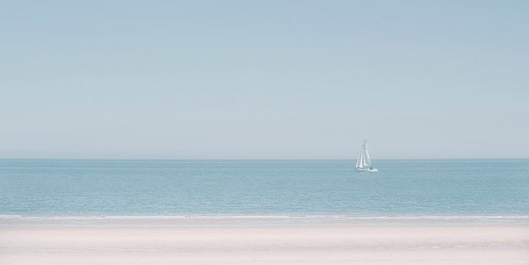Zeilboot op zee