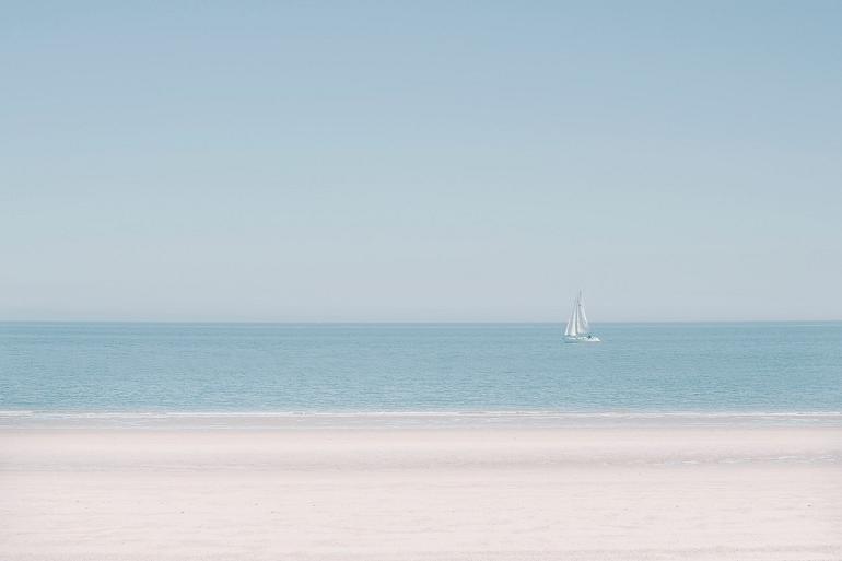 Zeilboot op zee