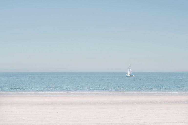 Zeilboot op zee