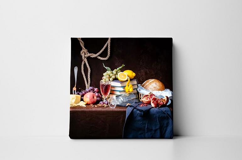 stilleven tafel met wijn en eten mock up canvas zonder lijst vierkant